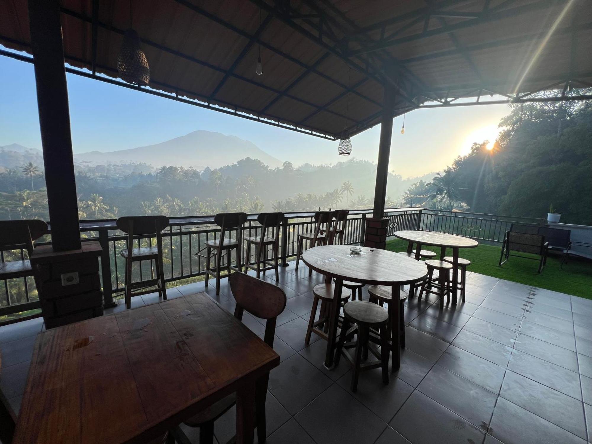 Bisbis House Iseh Village Selat Exterior photo