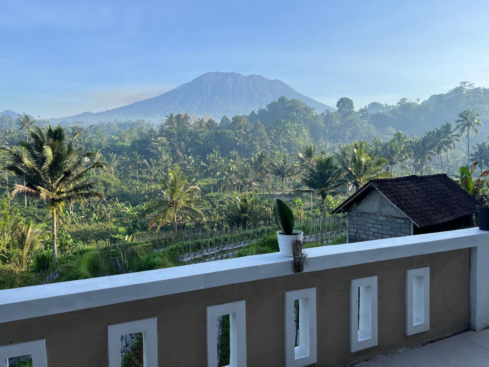 Bisbis House Iseh Village Selat Exterior photo