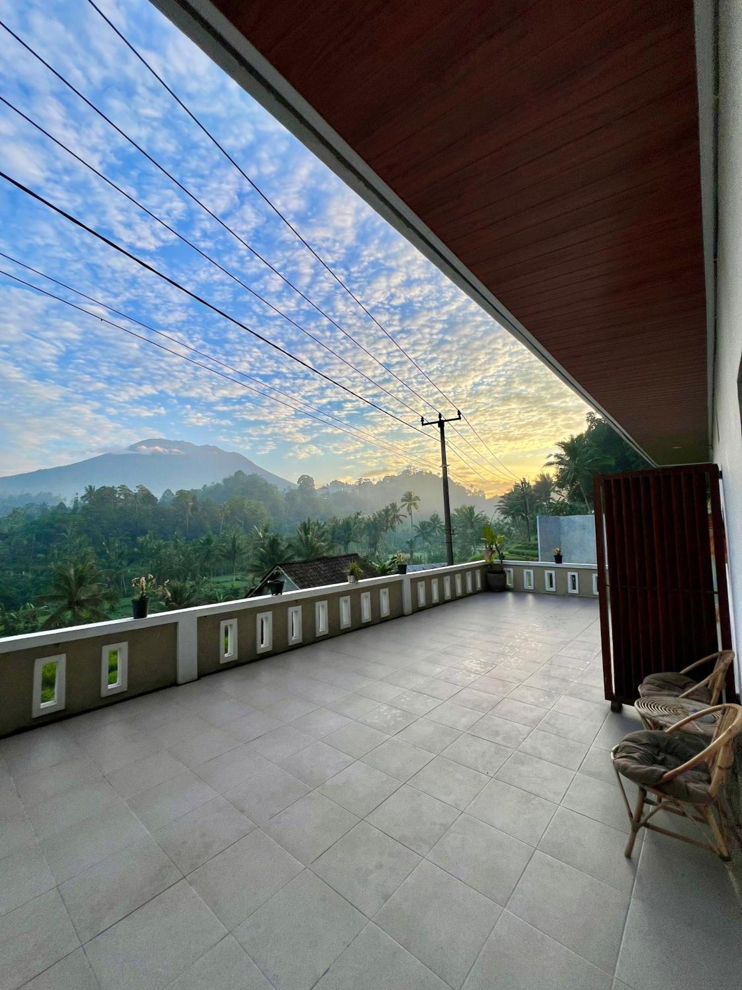 Bisbis House Iseh Village Selat Exterior photo