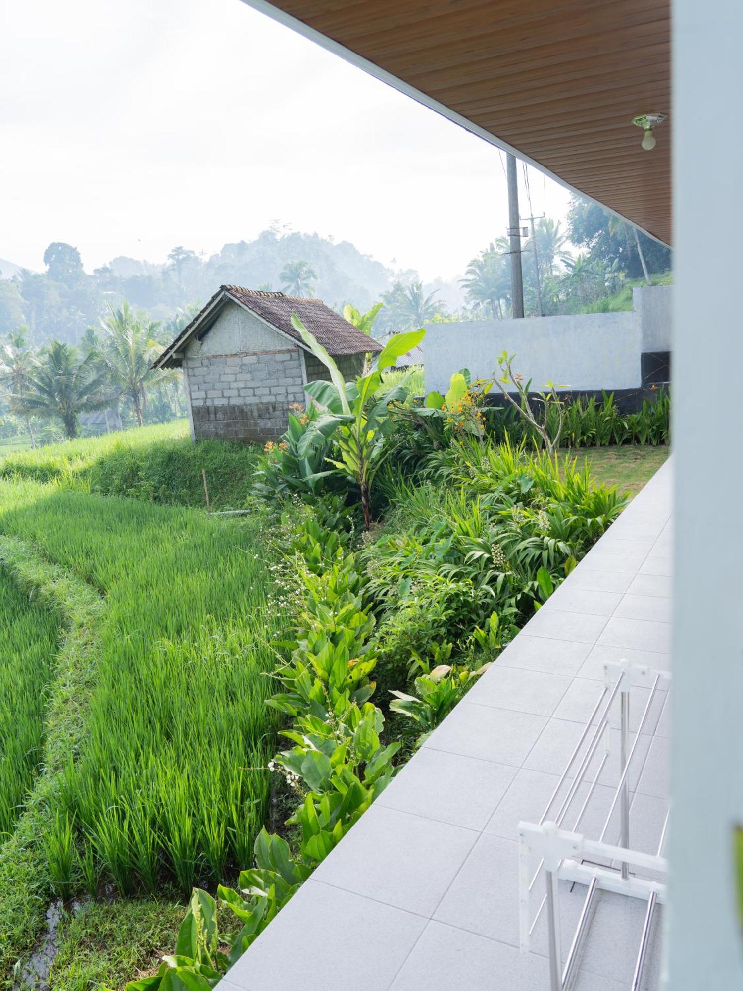 Bisbis House Iseh Village Selat Exterior photo